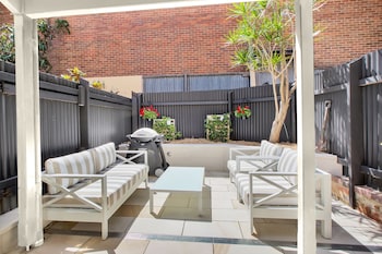 City Leafy Terrace - Sydneys Hotel 0