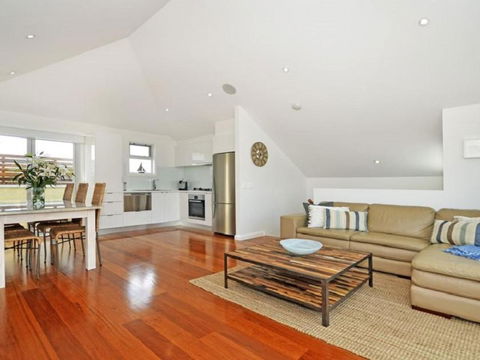 Villa By The Sea - Sydneys Hotel 1