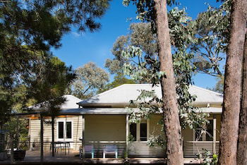 Ashling - Sydneys Hotel 0