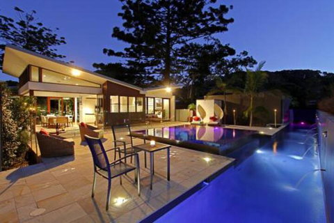 Barefoot At Broken - Sydneys Hotel 0
