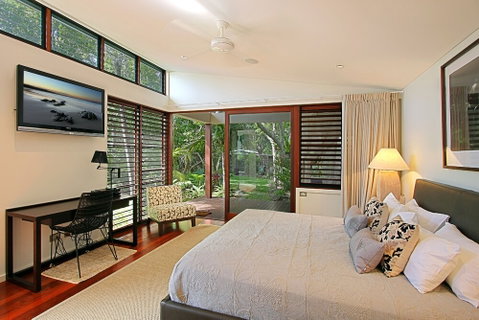 Barefoot At Broken - Sydneys Hotel 2