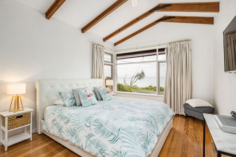 Beach Front Beauty - Sydneys Hotel 3