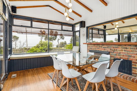 Beach Front Beauty - Sydneys Hotel 1