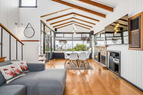 Beach Front Beauty - Sydneys Hotel 5