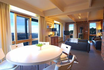 Alpine Haven 1 - Sydneys Hotel 6