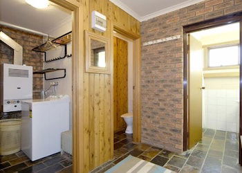 Alpine Haven 1 - Sydneys Hotel 5