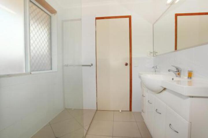 Yaroomba QLD Sydneys Hotel