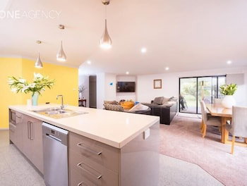 Euphoria House - Sydneys Hotel 0
