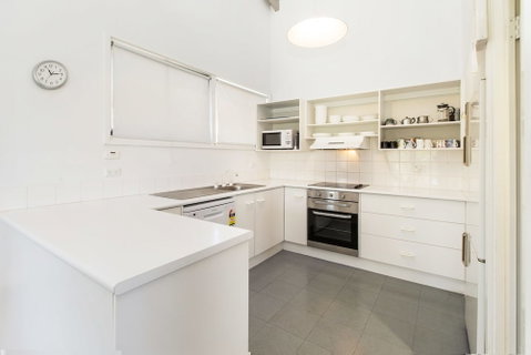 'Matilda' - Spacious & Centrally Located With Great Lake Views - Sydneys Hotel 2