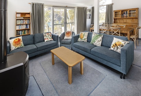 'Matilda' - Spacious & Centrally Located With Great Lake Views - Sydneys Hotel 1
