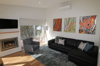 Stillwater Lodge - Sydneys Hotel 0