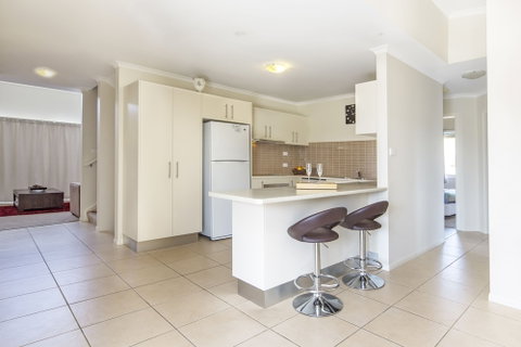 Eclipse 5- Spacious Townhouse - Sydneys Hotel 3
