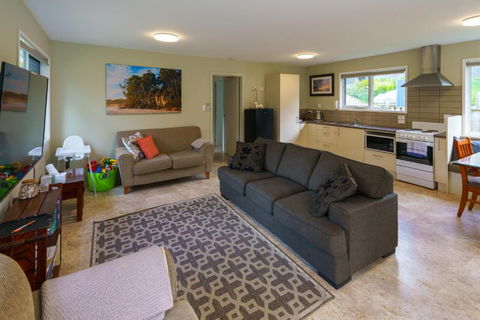 Adventure Bay Holiday Home - Sydneys Hotel 2