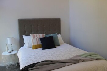 Panorama Views - Bright - Sydneys Hotel 2