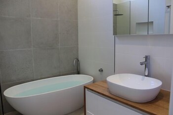 Panorama Views - Bright - Sydneys Hotel 1