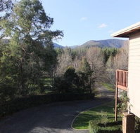 Apple Blossom Retreat - Sydneys Hotel
