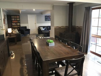 Tudor House - Large Family Home - Sydneys Hotel 3
