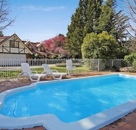 Cedar Cottage - Tudor Village - Sydneys Hotel