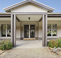 Collins Retreat - 4 Bedroom home with Pool - Sydneys Hotel