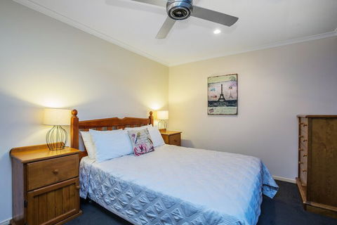 Anaheim Family Oasis - Sydneys Hotel 2
