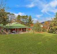 Alpine Mist - Spacious 5 bedroom home - Sydneys Hotel