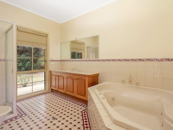 Alpine Mist - Spacious 5 Bedroom Home - Sydneys Hotel 5