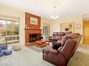Alpine Mist - Spacious 5 Bedroom Home - Sydneys Hotel 4