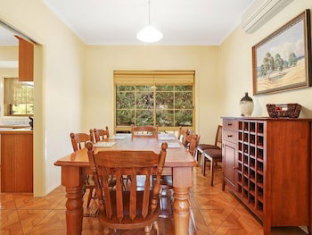 Alpine Mist - Spacious 5 Bedroom Home - Sydneys Hotel 2