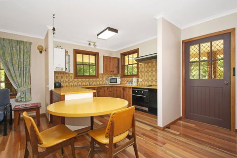 Merrivale Nut Groves - Sydneys Hotel 1