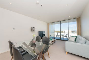 Accommodate Canberra - Manhattan - Sydneys Hotel 3