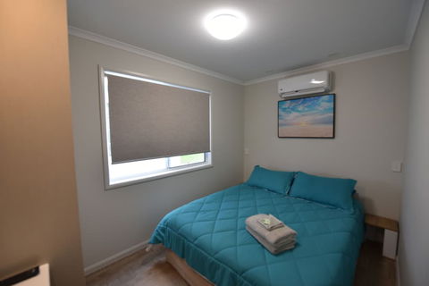 Pelican Caravan Park - Sydneys Hotel 6