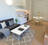 Spacious Cosy Bedroom Suite  Large Balcony - Sydneys Hotel