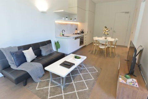 Spacious Cosy Bedroom Suite + Large Balcony - Sydneys Hotel 0