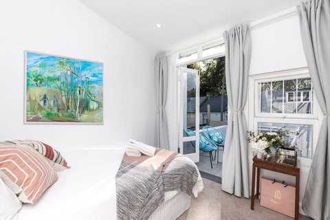 19th Century Sydney 2 Storey Cottage - Sydneys Hotel 1
