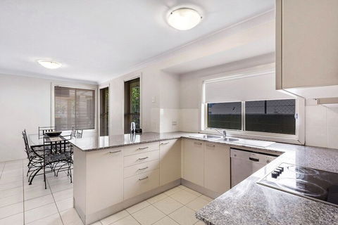 Alida Place 1 Lagoons Estate - Sydneys Hotel 3