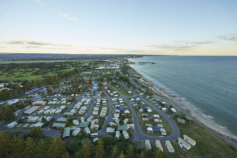 Big4 West Beach Parks - Sydneys Hotel 2