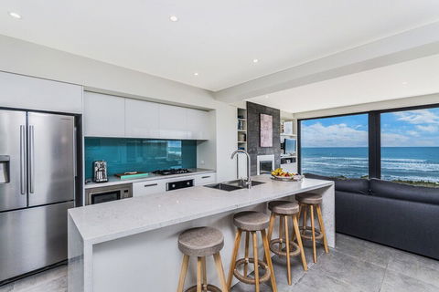 Aqua Mist Seascape - Sydneys Hotel 6