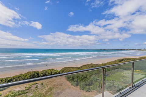 Aqua Mist Seascape - Sydneys Hotel 1