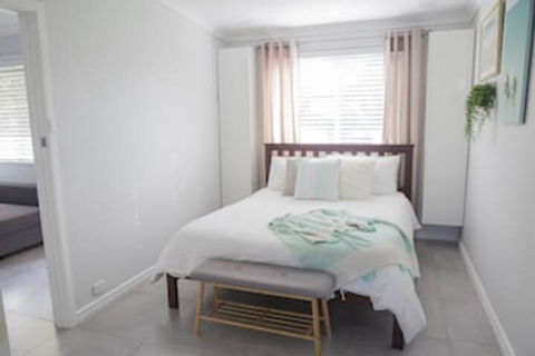 Salty Shack Lancelin - Sydneys Hotel 0