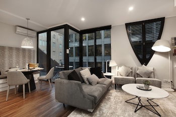 StayCentral On Little Collins - Sydneys Hotel 1