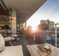 Loft Penthouse With Startling City Views  Parking - Sydneys Hotel