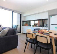 Queen of Northcote Views Rejuvenate Stays - Sydneys Hotel