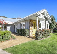 Summer Home - Our Place at Bright - Sydneys Hotel