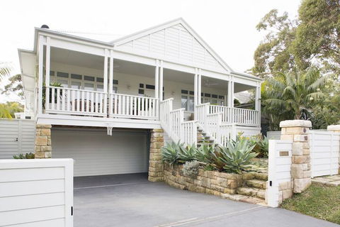 A PERFECT STAY - Coonanga Beach House - Sydneys Hotel 1