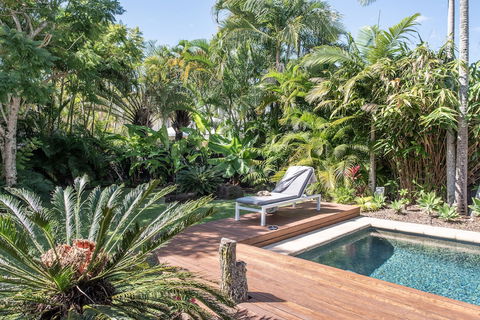 Pura Vida - Sydneys Hotel 1
