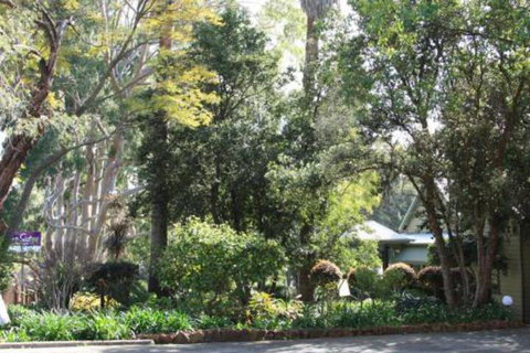 Two Sisters Chalets - Sydneys Hotel 0