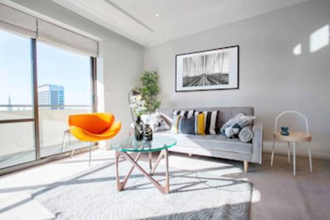 Russell St. Hotel Apartment - Sydneys Hotel 0