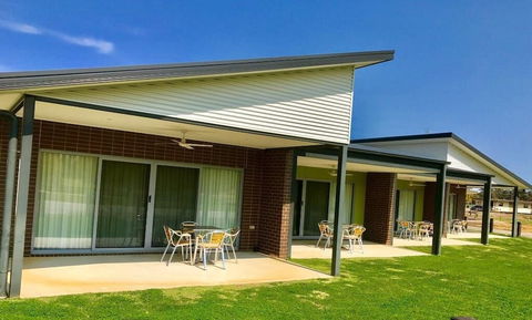 CluBarham Golf Resort - Sydneys Hotel 0