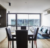 Sleek Arthouse Apartment With Pool Close to City - Sydneys Hotel