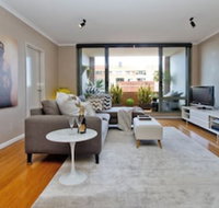 Ample Space in This 1 Bed Apt Also With Pool / Gym - Sydneys Hotel